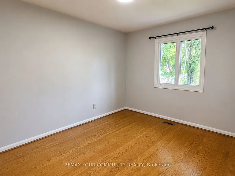 98 Wigmore Dr — Photo 9