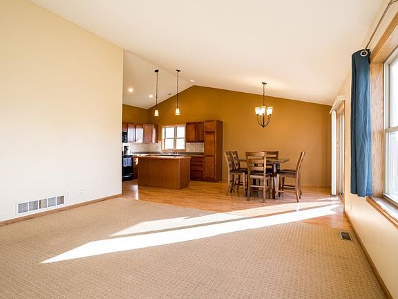 3rd image of 1178 Tamarack Pl