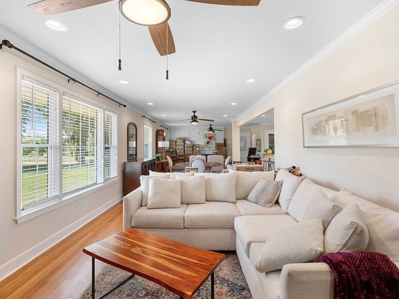 3rd image of 3013 Stanwyck Dr
