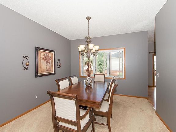 5th image of 160 Elm Dr W