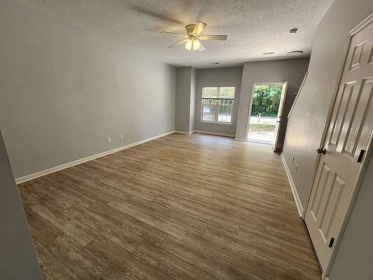 431 Womble St — Photo 2