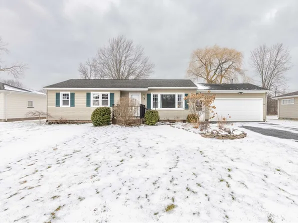 8 Phyllis Ln, Rochester, NY 14624