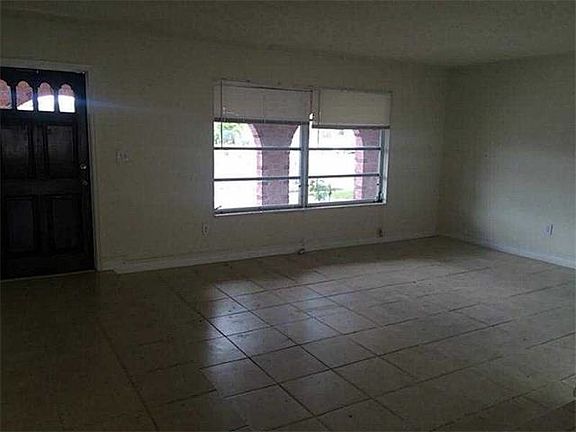 4th image of 2880 NW 83rd Ter