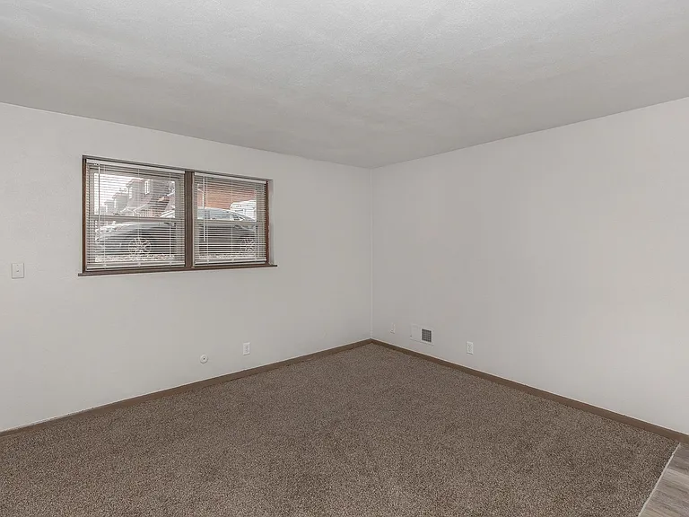 2415 Jebens Ave — Photo 6