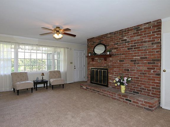 4th image of 1067 Aledo Dr