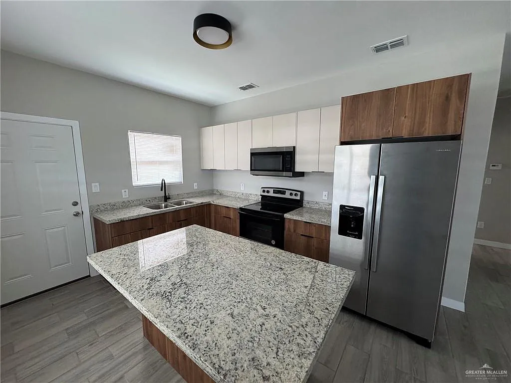 2 bed, 2.0 bath, 1000 sqft, $1,050 — Photo 4