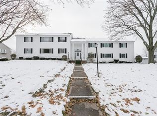26 Colonial Pkwy APT A, Pittsford, NY