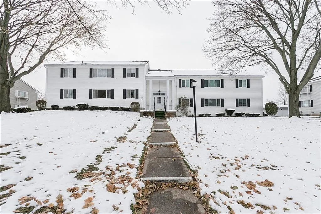 26 Colonial Pkwy APT A photo 1