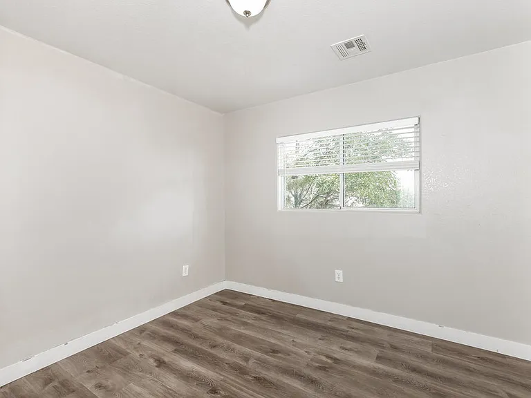 2420 Cockatoo Dr — Photo 13