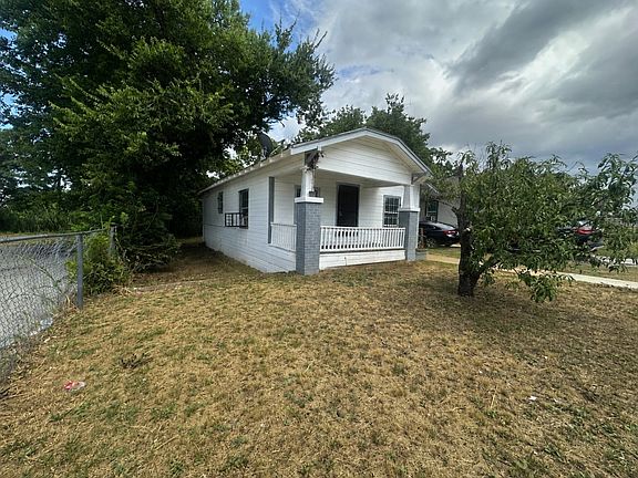 3rd image of 1309 S Riverside Dr