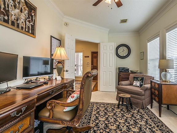 1st floor study/sitting area
