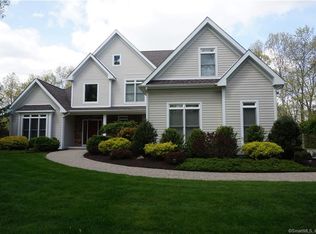 3 Rocco Dr, East Lyme, CT 06333