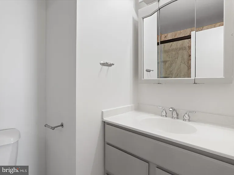 5200 Holden St — Photo 21