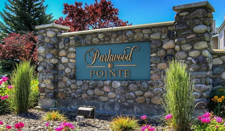 Parkwood Pointe Apartments — Photo 11