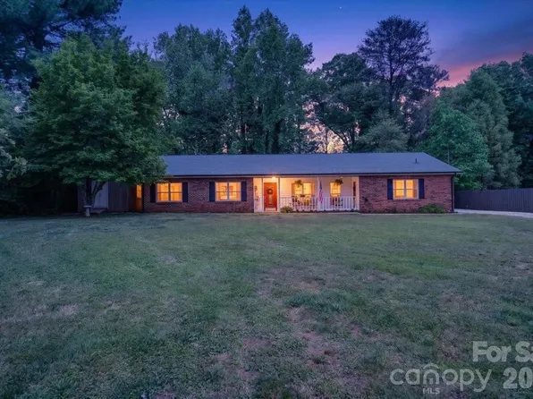 7142 Little Mountain Rd, Sherrills Ford, NC 28673