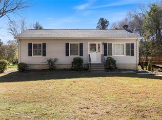 5 Glen Rd, Uncasville, CT 06382