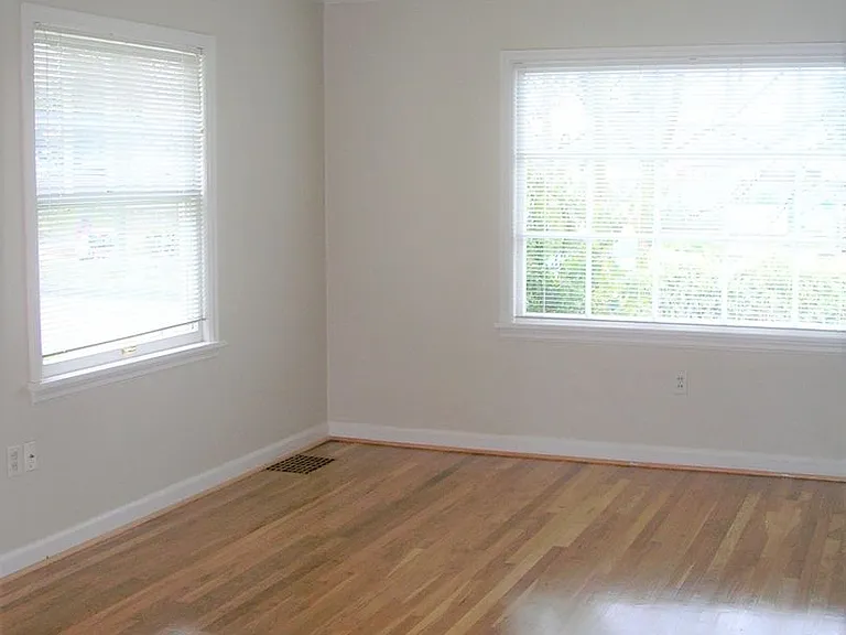 5525-5529 SE Powell Blvd #3418-3444 — Photo 3