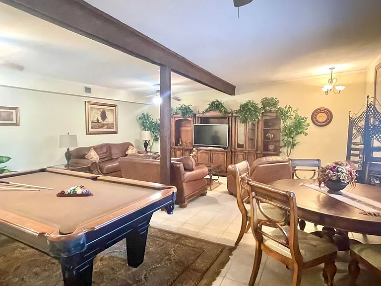 406 Longshadow Rd #UPSTAIRS — Photo 4