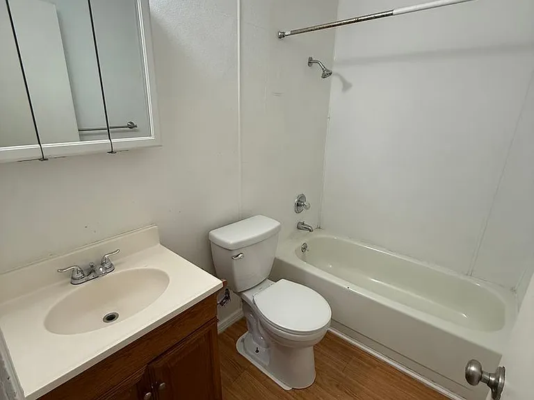 225 N Park St — Photo 15