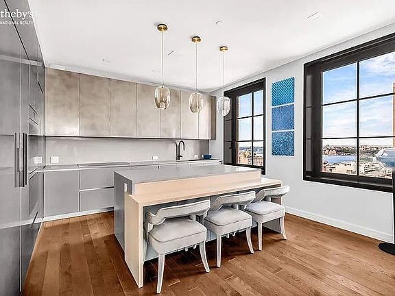 5th image of 425 W 50th St #Penthouse D