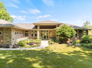 1327 S Springs Dr, Spring Green, WI 53588