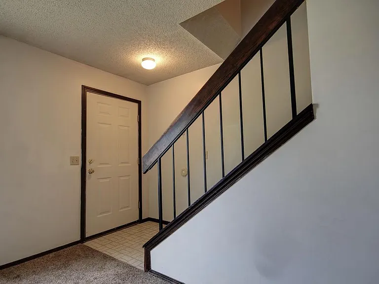 1907 Nancy Ct — Photo 8