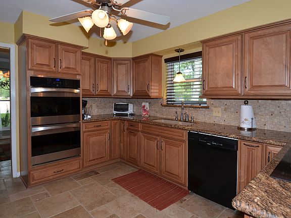 3rd image of 5610 Upper Lake Dr
