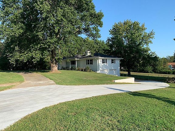 2nd image of 11100 Mockingbird Ln