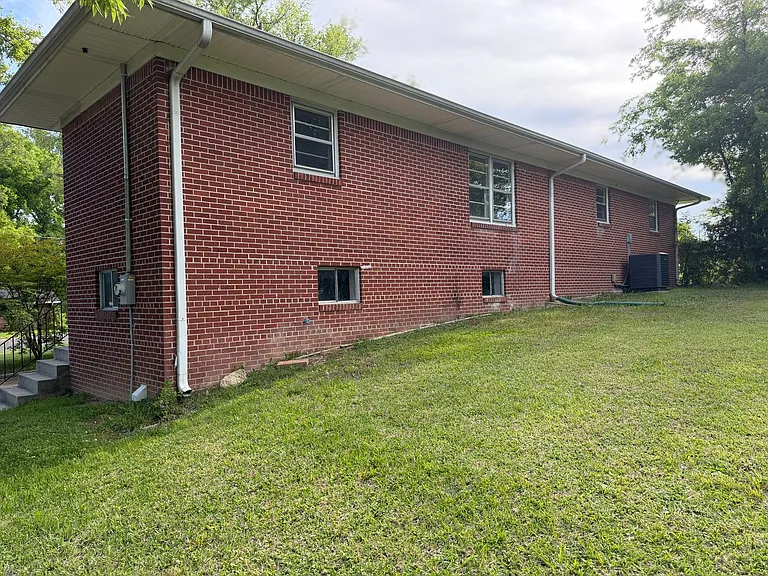 920 Eisenhower Dr — Photo 20