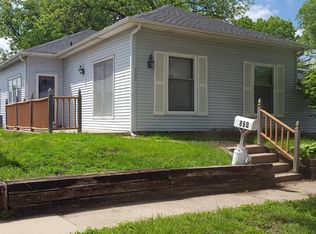860 8th St, Marion, IA 52302