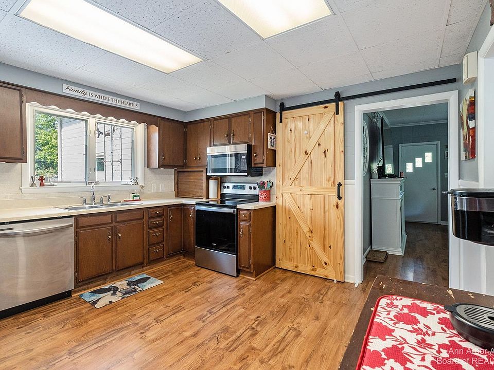 257 West, Napoleon, MI 49261 Zillow