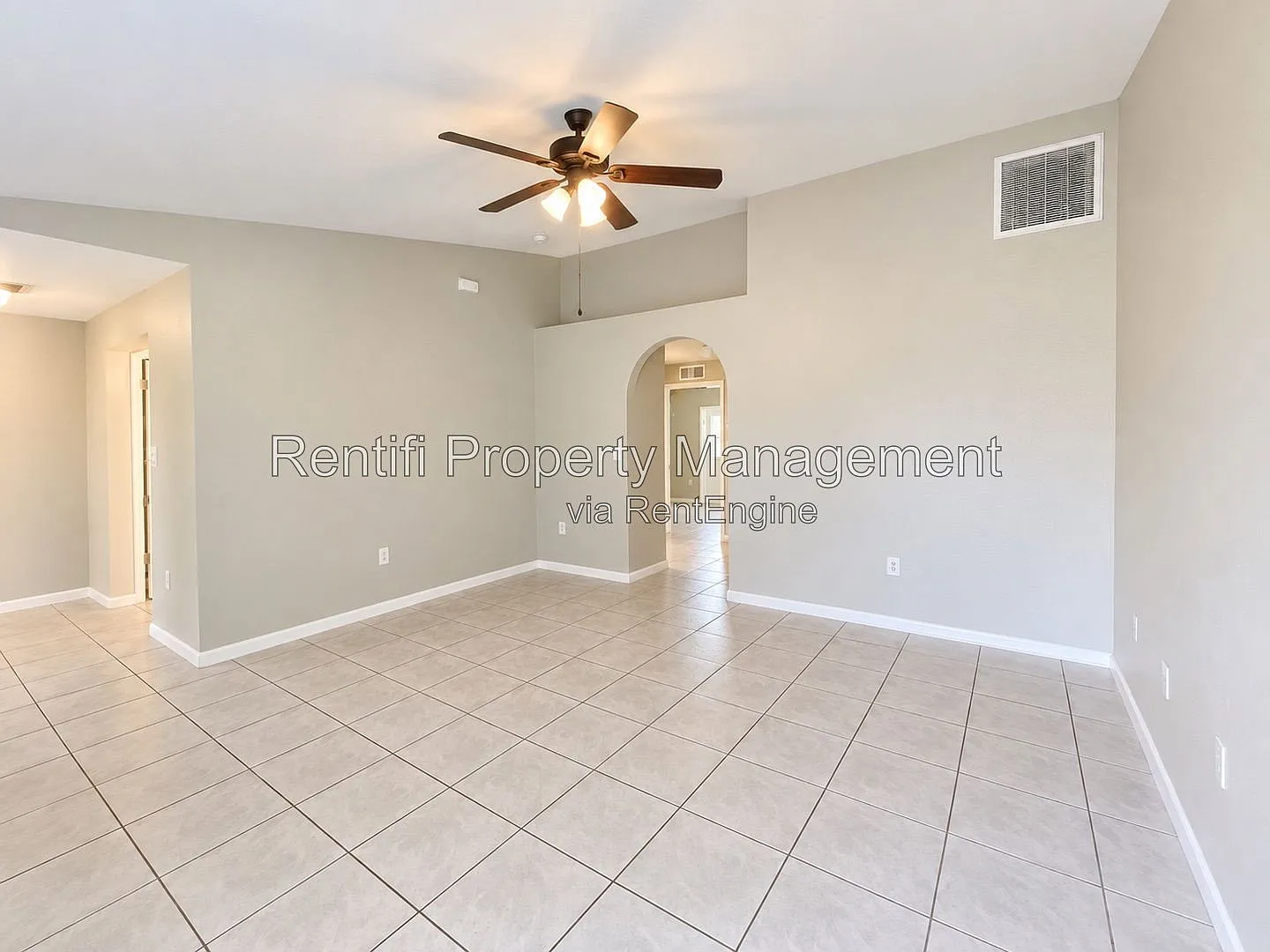 2 bed, 1.0 bath, 924 sqft, $1,300 — Photo 2