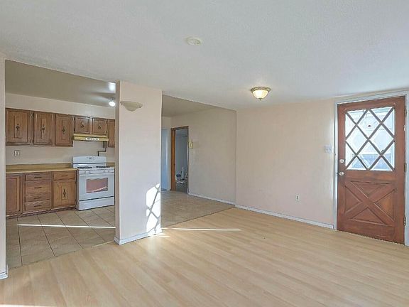 3rd image of 2805 Christine St NE