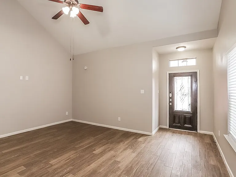 10518 Southway Bend Ln — Photo 5