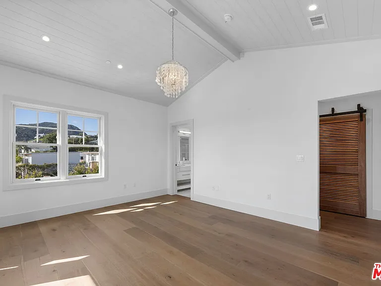 566 Ida St — Photo 38