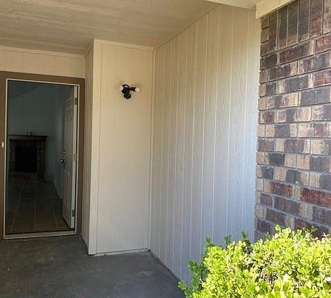 2nd image of 305 Bronc Dr