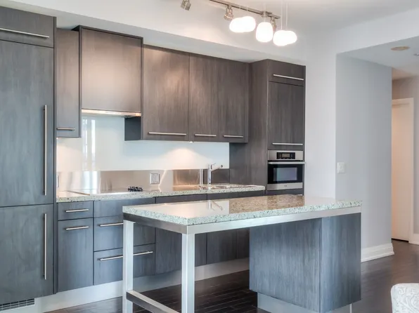 80 John St Unit 2203, Toronto, ON M5V 3X4