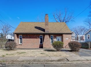 415 Pershing Ave, Collingdale, PA 19023