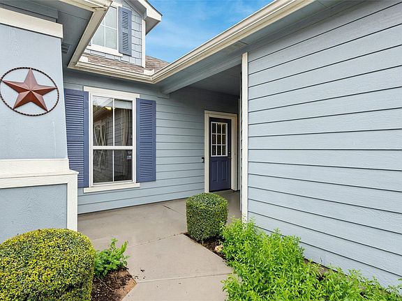 4th image of 111 Hampton Cir