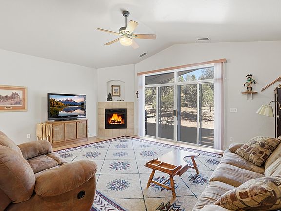 3rd image of 505 N Wood Hill Rd