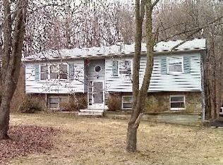 22 Pennington Dr, Hyde Park, NY 12538
