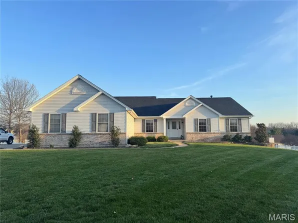 1412 Highland Park Ct, Wentzville, MO 63385