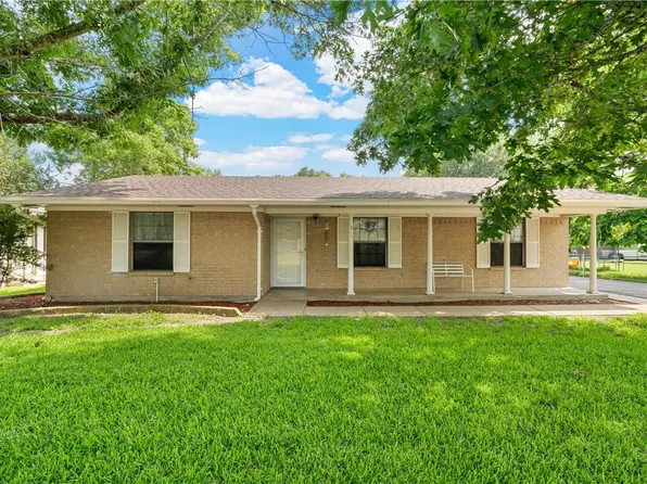 713 W Main St, Little River Academy, TX 76554