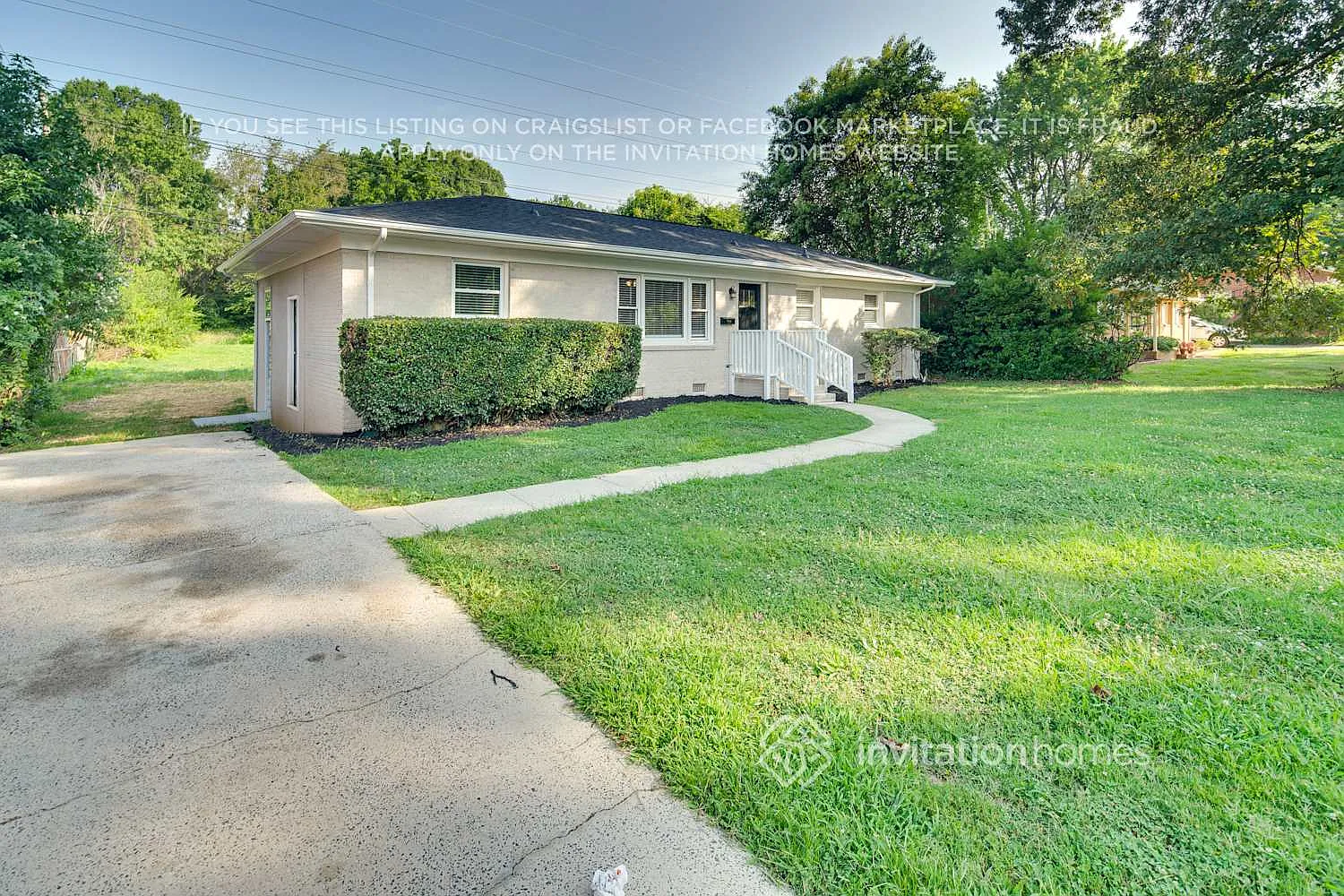 909 Friendly Pl Charlotte, NC 28213 — Photo 2