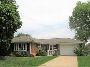 1502 S 8th St, Pekin, IL 61554