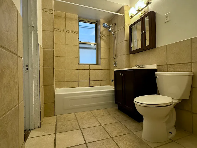 1350 W Winnemac Ave #1 — Photo 6