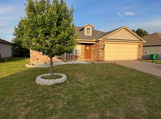 690 Morningside Dr, Centerton, AR 72719