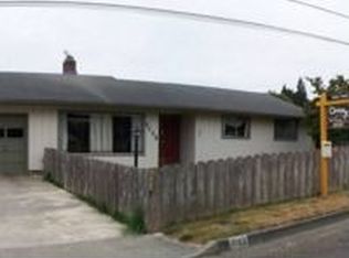2143 Ohio Ave, North Bend, OR 97459