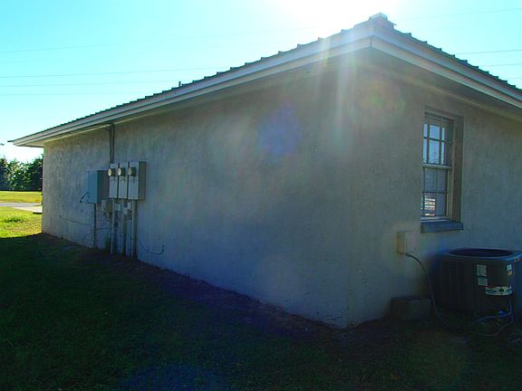 4th image of 924 Bradley Cir #924