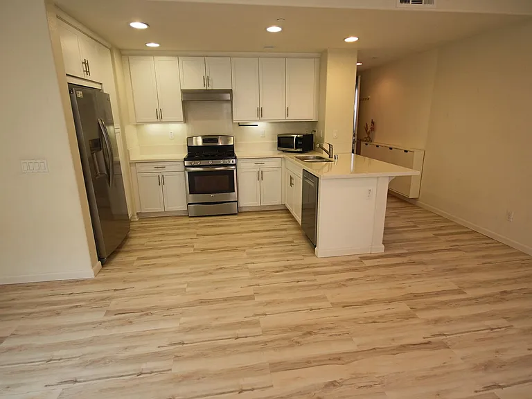 8897 Lightwave Ave — Photo 2